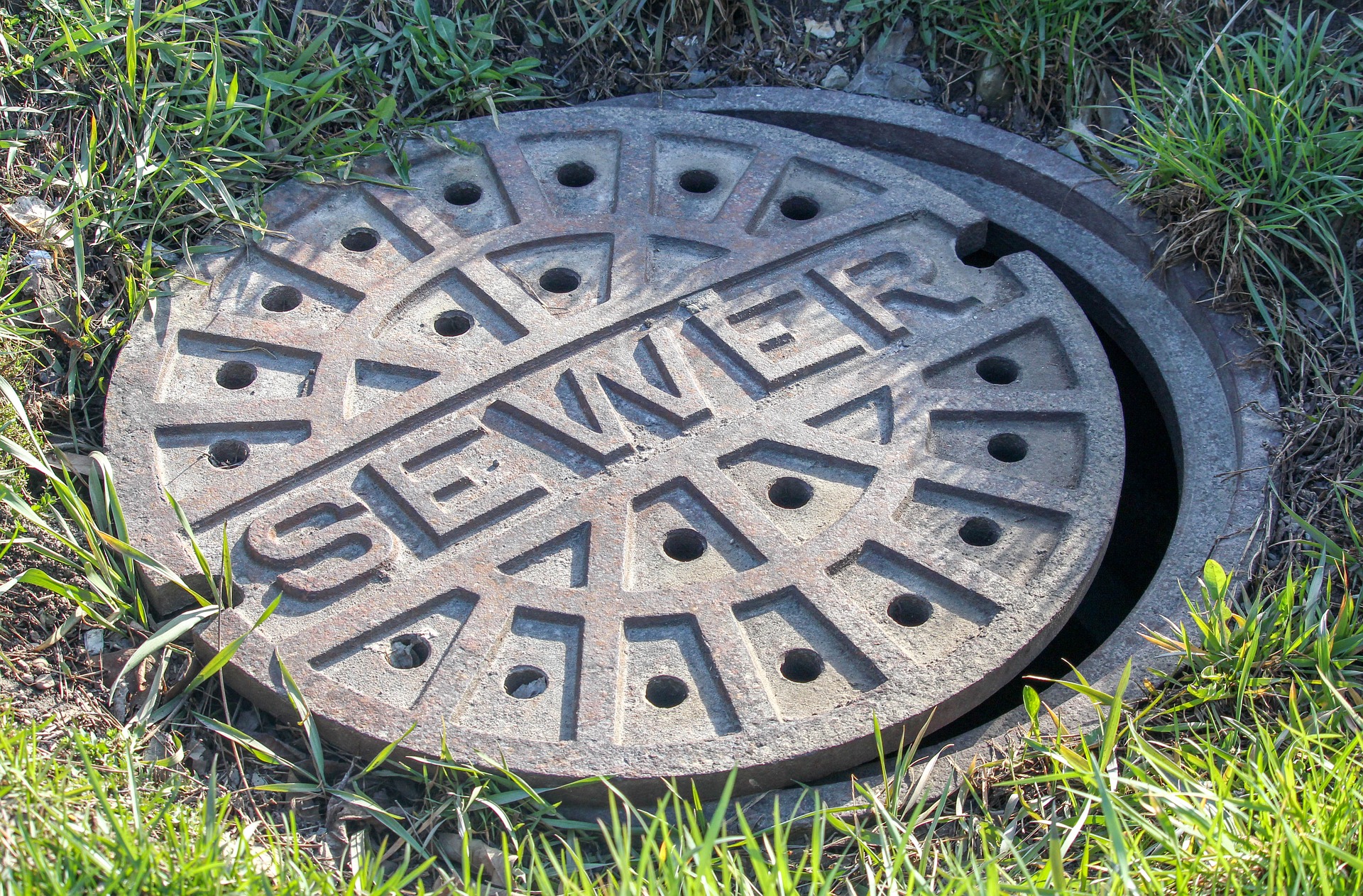 10 Indicative Signs of Sewer Line Damages